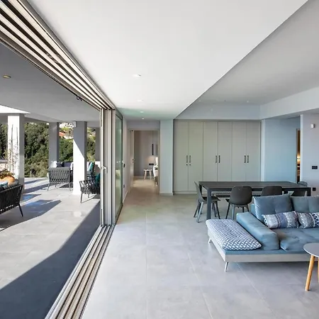 Exclusive Petalouda * Ratzaklíon